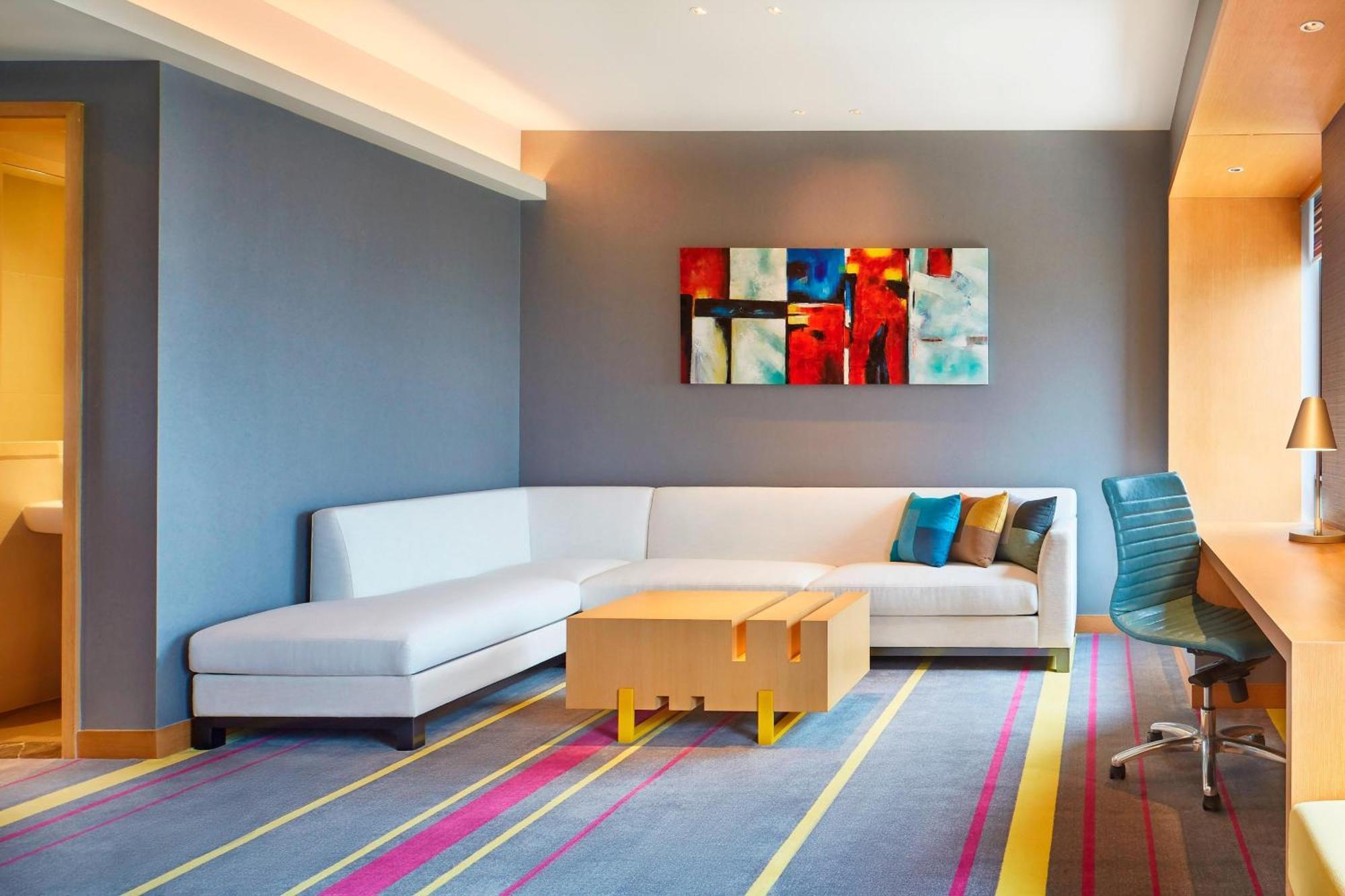 Aloft Dynamic Town Hotel Шънджън Екстериор снимка