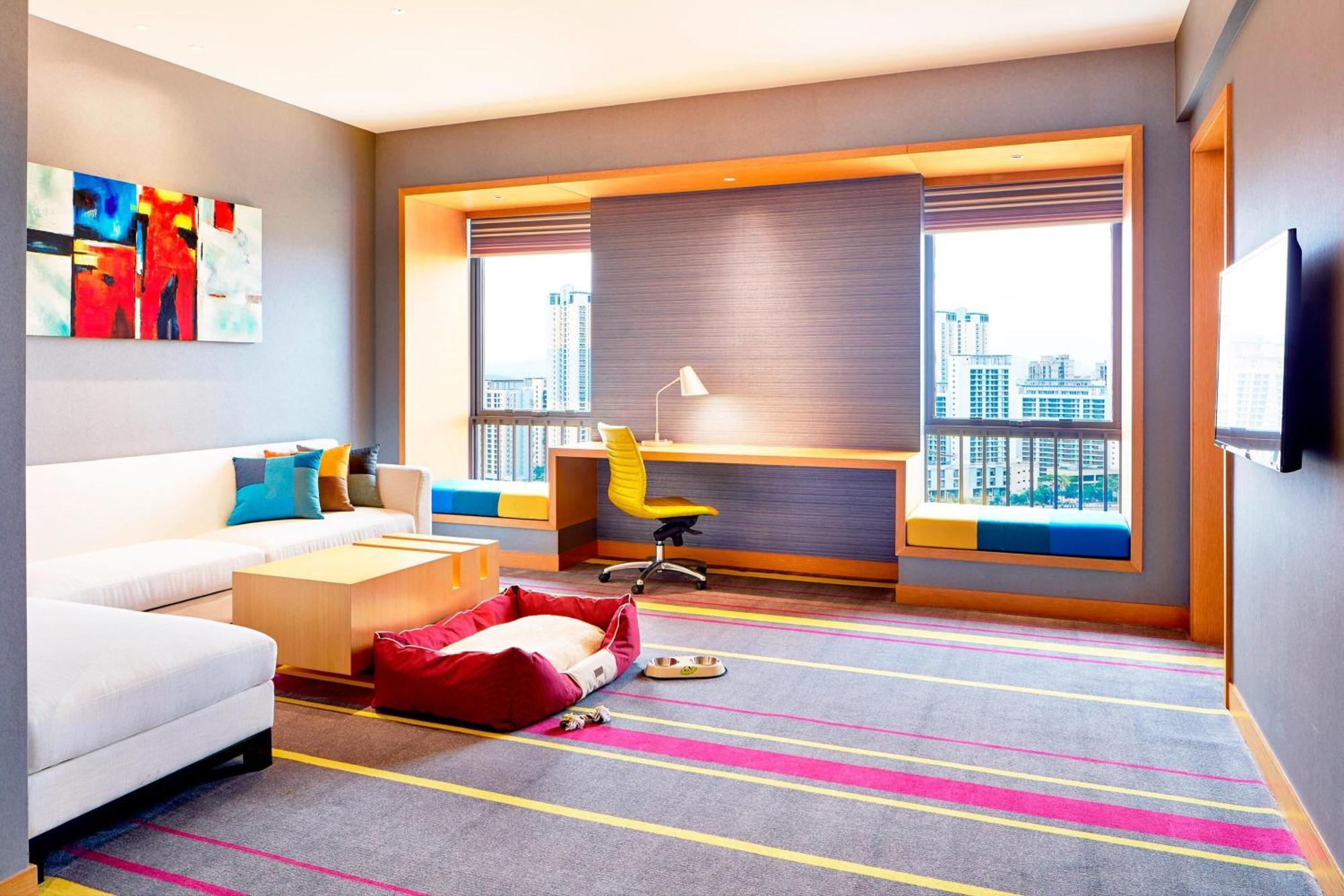Aloft Dynamic Town Hotel Шънджън Екстериор снимка