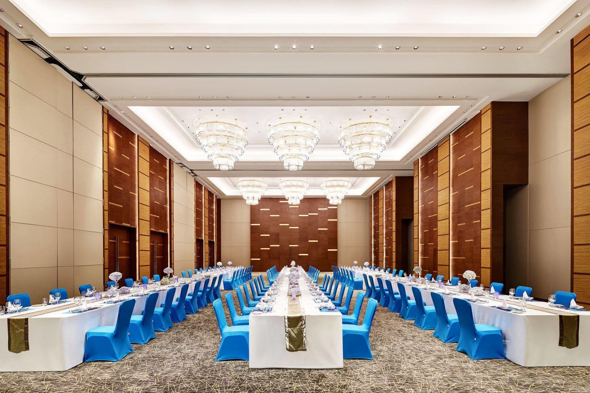 Aloft Dynamic Town Hotel Шънджън Екстериор снимка